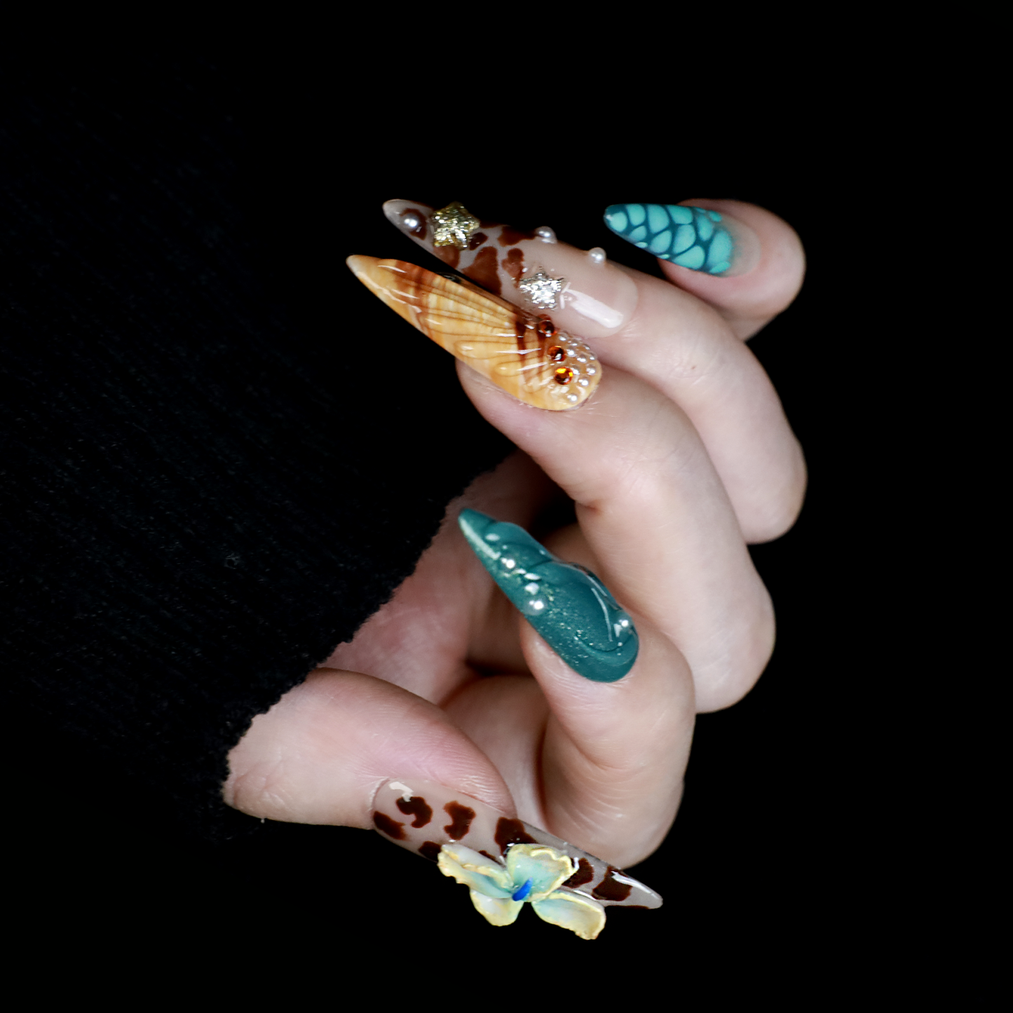 Wild Coastal Charm Press-On Nails